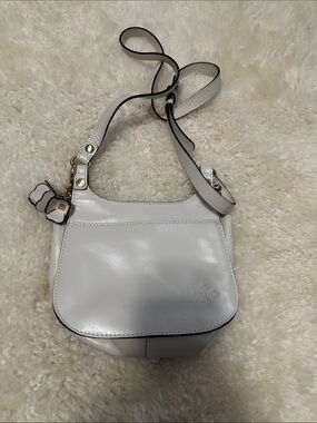 NWOT Patricia Nash White Crossbody Shoulder Bag with Floral Charm
